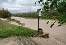 Se recomienda no acceder al cauce del río por la inundación que han provocado las últimas lluvias