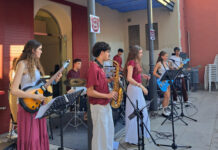 Nueva edición de conciertos en el porche de la escuela de artes en vivo