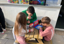 Los servicios de niñera de Time for Care siguen disponibles con varias opciones para las familias