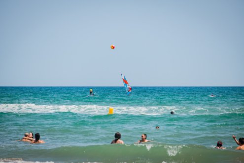 El agua de la playa de El Prat mantiene una excelente calidad para el baño