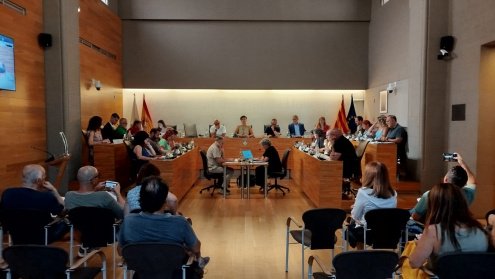 El plenario municipal acuerda medidas para reforzar la protección civil, fomento del catalán y promover la convivencia intercultural