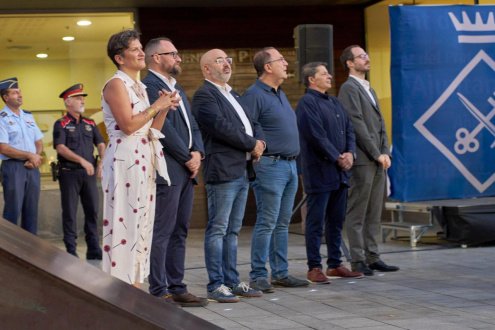 La alcaldesa Bou Jordà recuerda en su discurso de la Diada que «lo que hace mayor a los países no ni la nostalgia ni los grandes discursos, sino las escuelas ordenadas, los ambulatorios eficientes, o los centros cívicos de calidad»