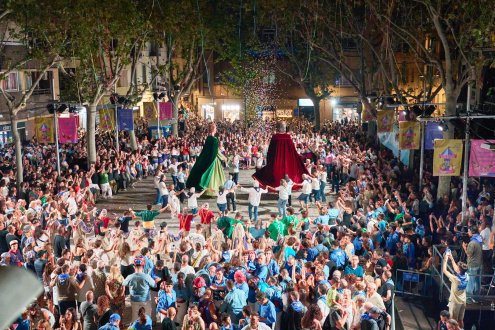 El Toque de Inicio, el Estallido de Fiesta Mayor y el pregón a cargo de Cristina BanBan dan el pistoletazo de salida a la Fiesta Mayor 2026