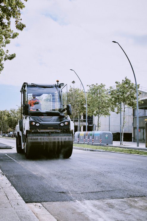 La calle del Riu Llobregat ya cuenta con nuevos resaltes de seguridad en la carretera